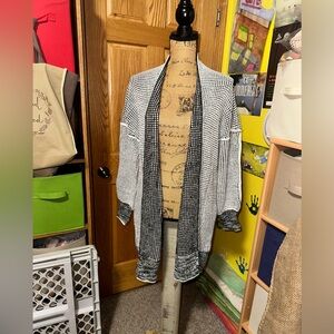 🖤NWOT BLACK/white CARDIGAN